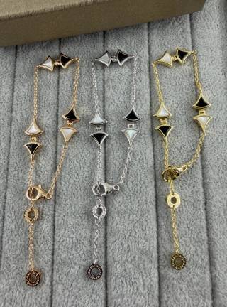 Bvlgari Fan Link Bracelet – Elegant Luxury Jewelry