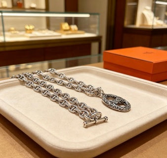 Hermès Interlocking Chain Link Pendant Necklace